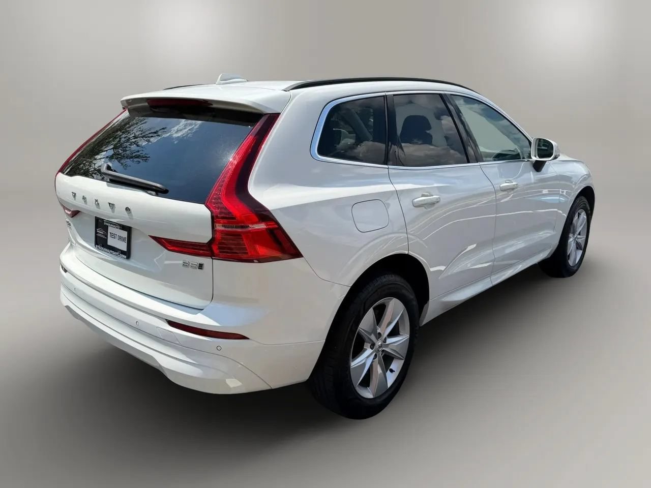 Used 2022 Volvo XC60 B5 Momentum AWD/4WD image 5