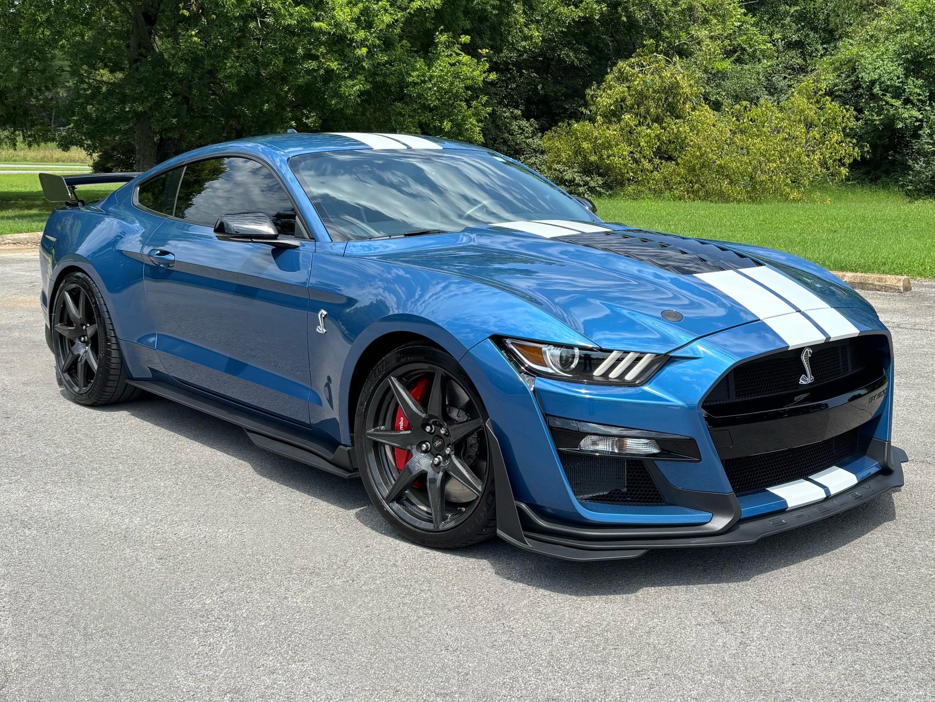 Used 2020 Ford Mustang Shelby GT500 w/ Carbon Fiber Track Pack RWD image 1