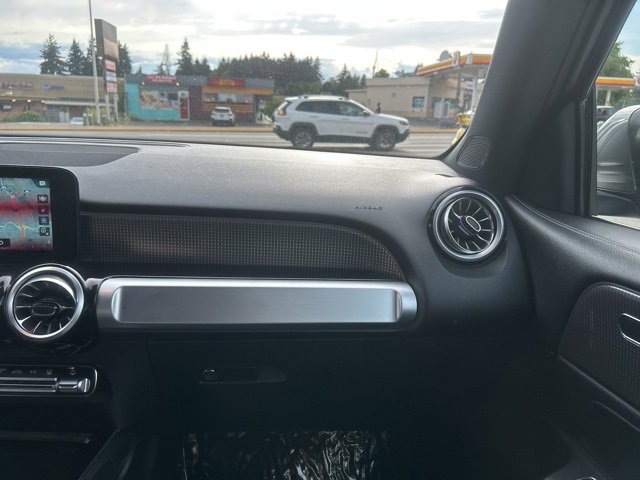 Used 2022 Mercedes-Benz EQB 350 4MATIC image 12