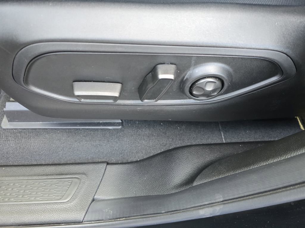 Used 2025 Jeep Grand Cherokee Altitude image 18