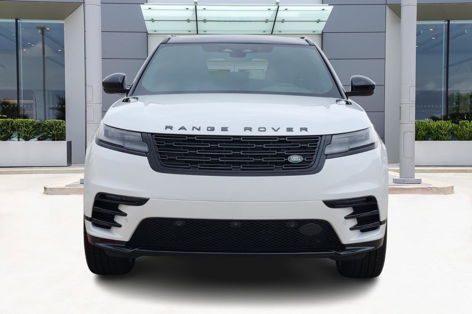 New 2026 Land Rover Range Rover Velar Dynamic SE image 2