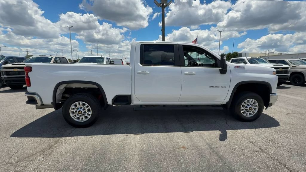 Used 2025 Chevrolet Silverado 2500 LT w/ Convenience Package AWD/4WD image 9