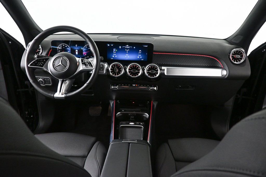 Used 2025 Mercedes-Benz GLB 250 image 17