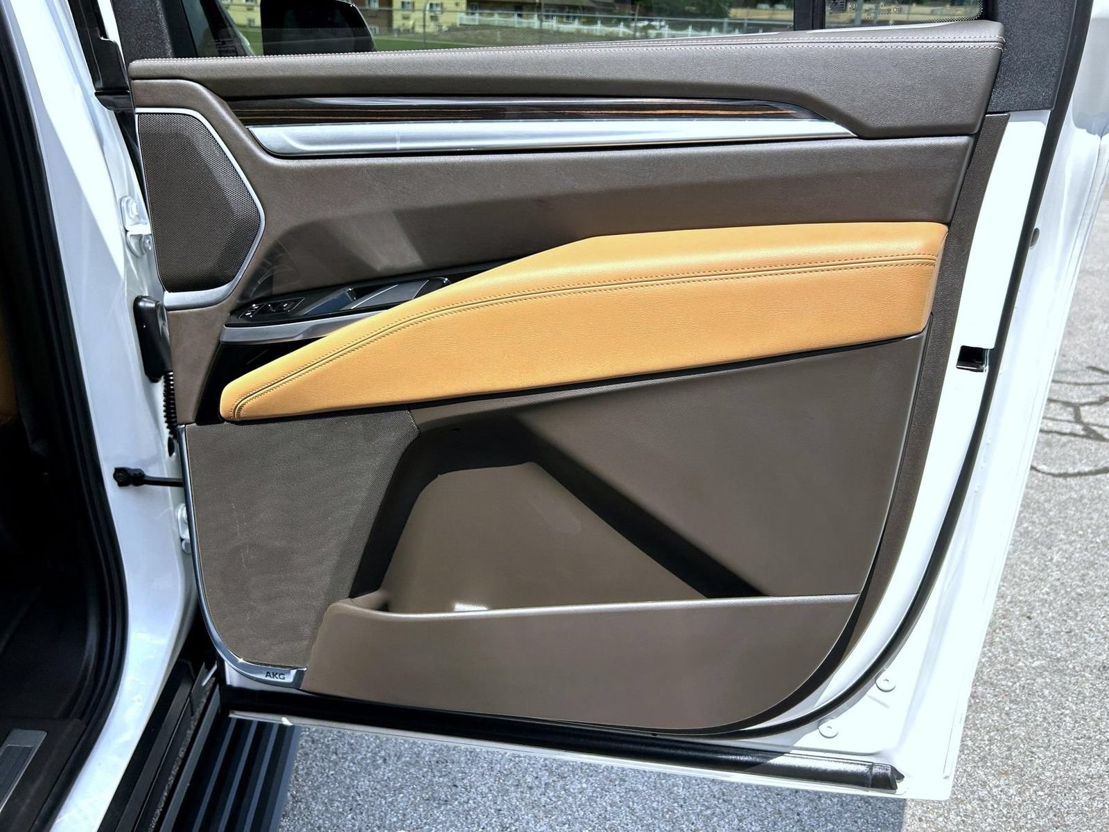 Certified 2025 Cadillac Escalade ESV Premium Luxury w/ Touring Package AWD/4WD image 17
