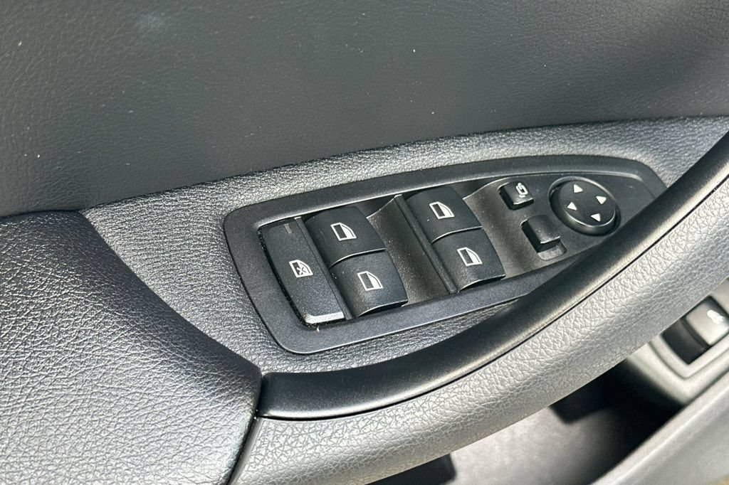 Used 2019 BMW X1 sDrive28i w/ M Sport Package FWD image 11