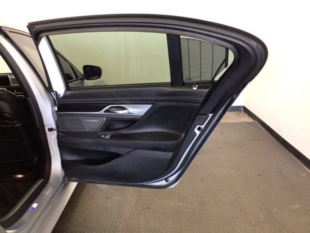 Used 2018 BMW 750i RWD image 9