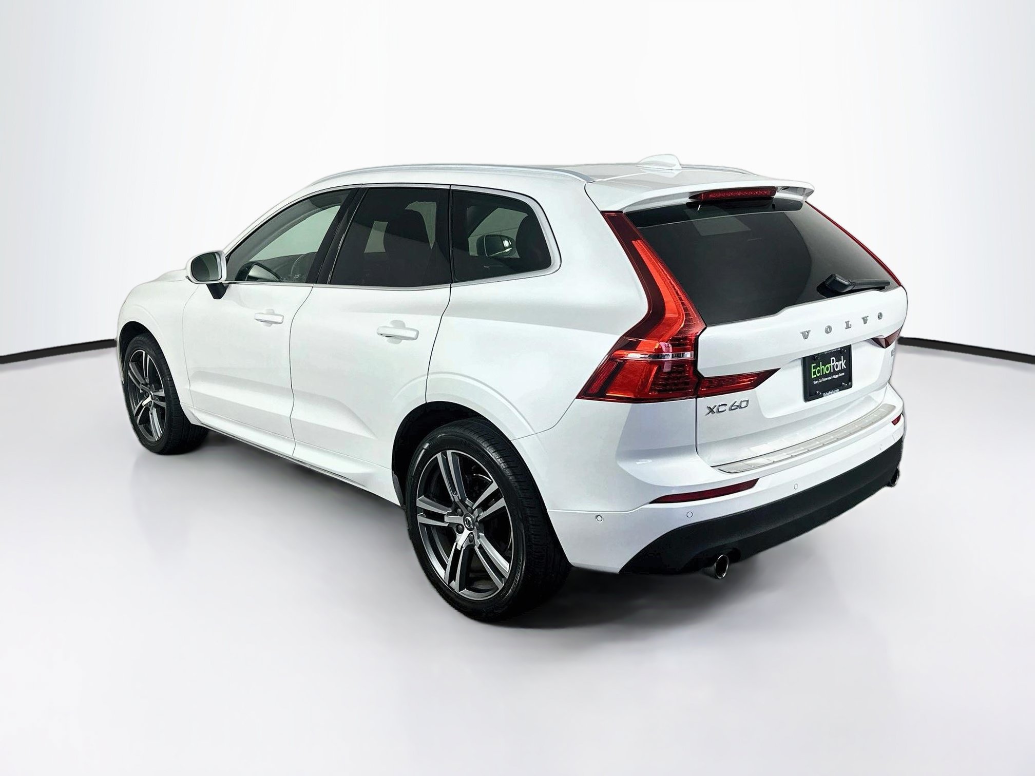 Used 2019 Volvo XC60 T5 Momentum w/ Multimedia Package FWD image 5