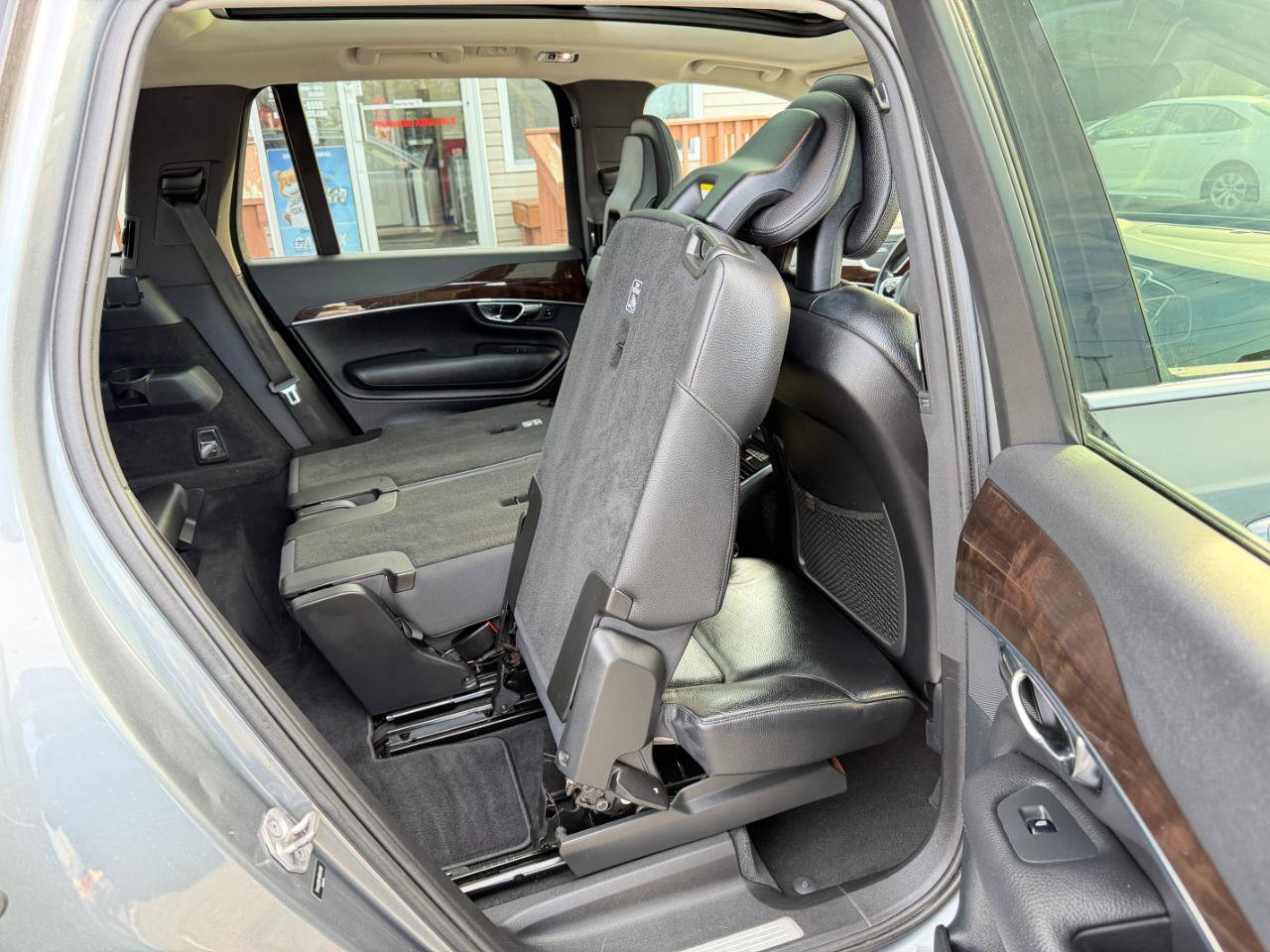 Used 2016 Volvo XC90 T6 Momentum w/ Momentum Plus Package AWD/4WD image 41