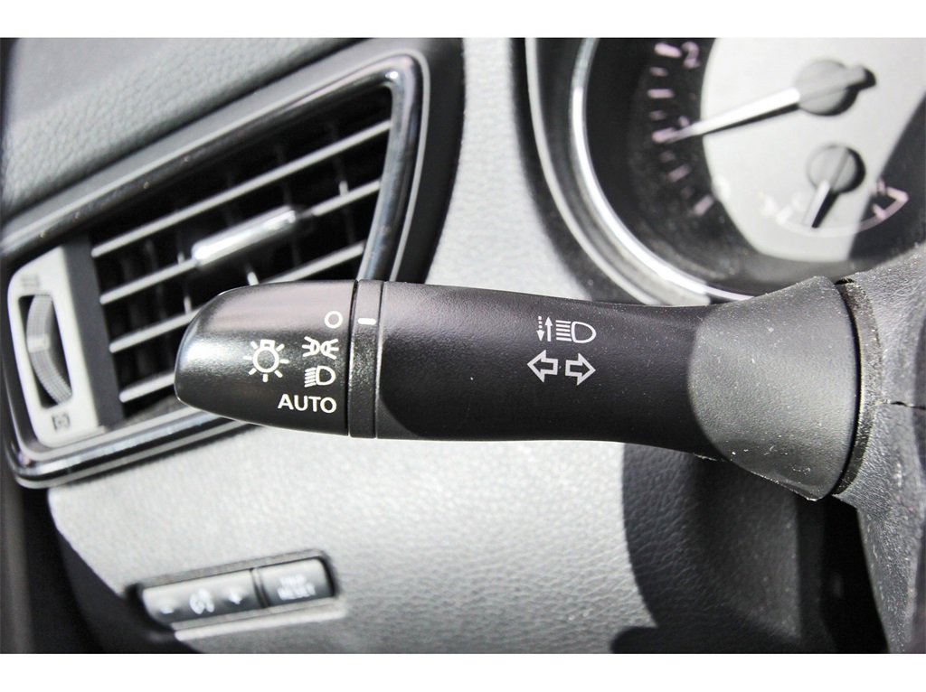 Used 2020 Nissan Rogue S image 13