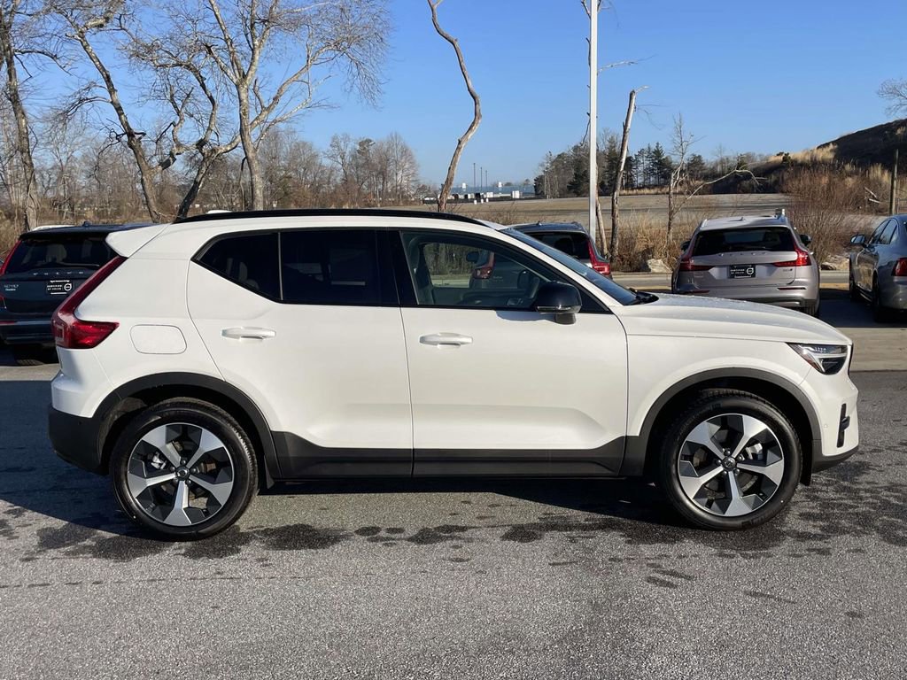 New 2026 Volvo XC40 B4 Plus w/ Protection Package Premier FWD image 29
