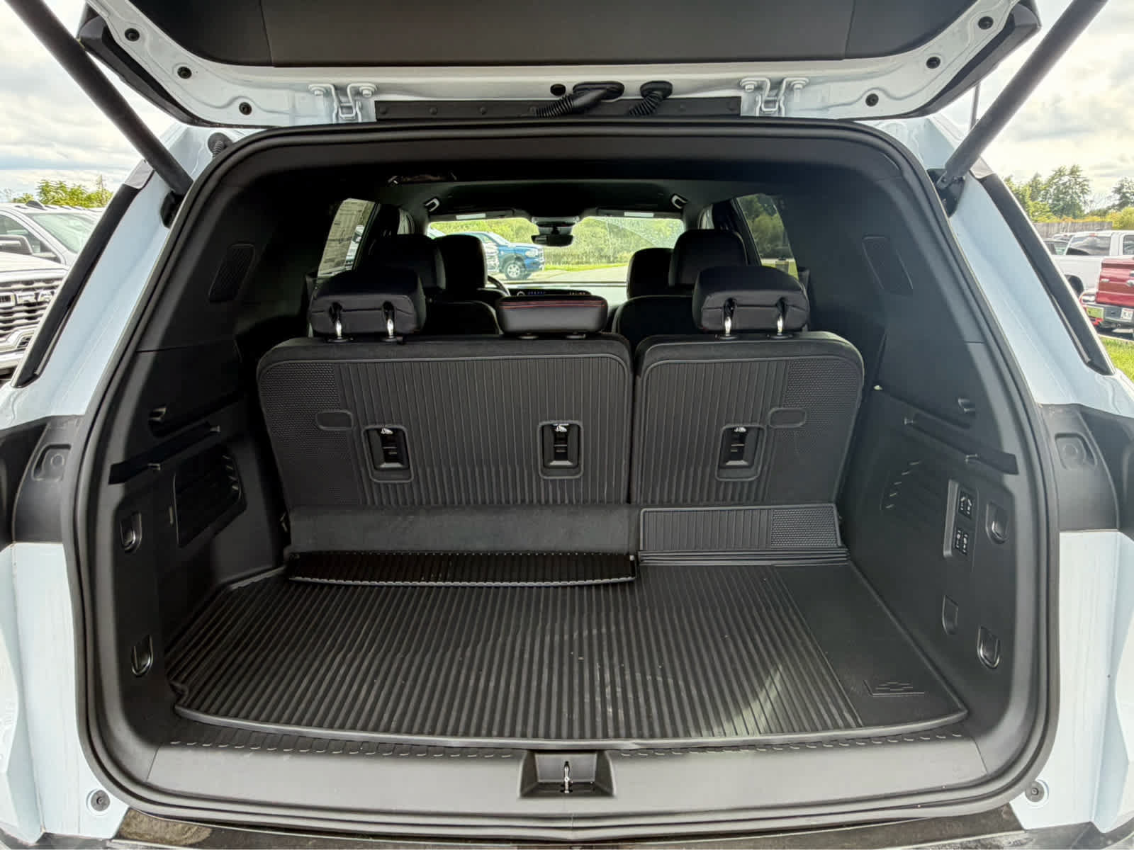New 2026 Chevrolet Traverse RS w/ LPO, Floor Liner Package FWD image 29