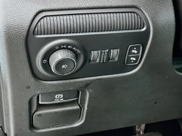 Used 2023 Jeep Wagoneer 4WD w/ Premium Group I image 11
