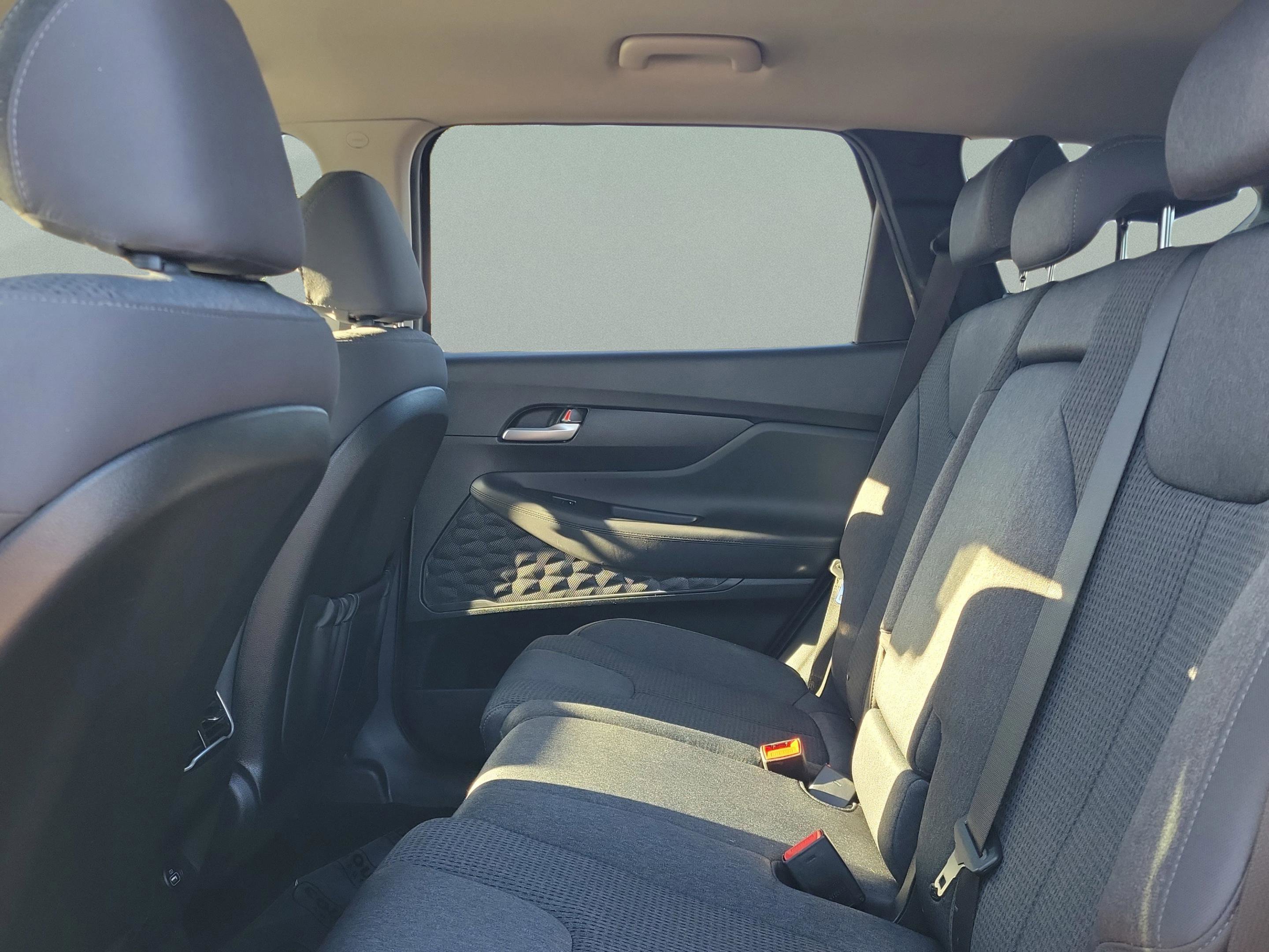 Used 2023 Hyundai Santa Fe SE image 11