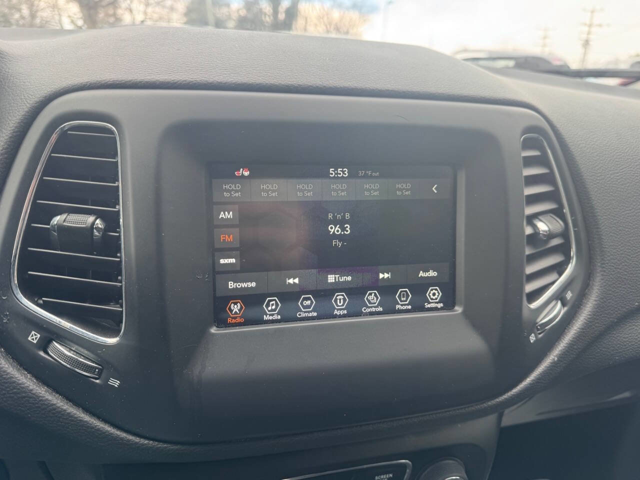 Used 2019 Jeep Compass Latitude w/ Cold Weather Group image 16