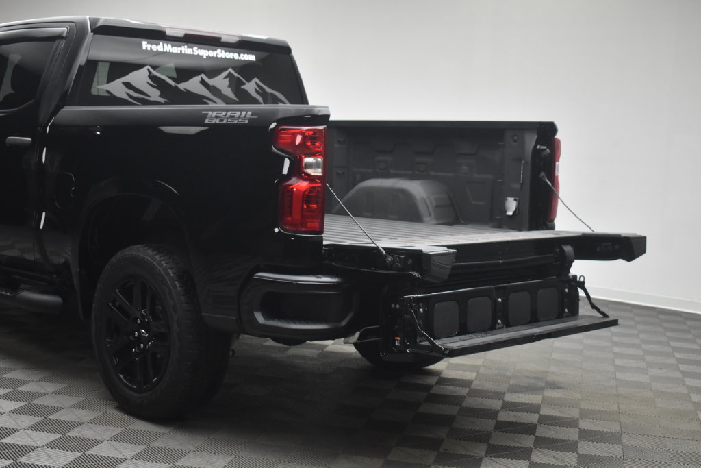 Used 2022 Chevrolet Silverado 1500 Custom Trail Boss w/ Midnight Edition AWD/4WD image 25