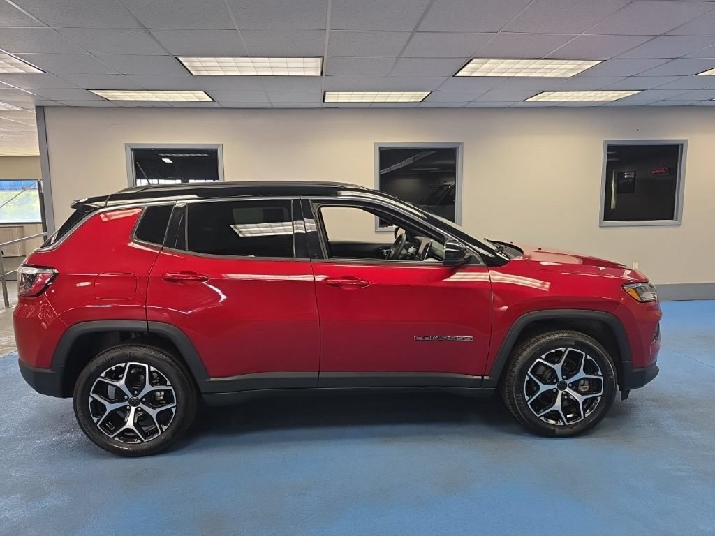 Used 2025 Jeep Compass Limited AWD/4WD image 7