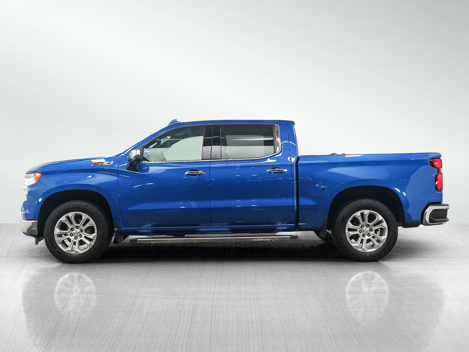 Used 2022 Chevrolet Silverado 1500 LTZ w/ Technology Package AWD/4WD image 2