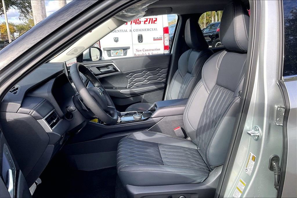 New 2026 Mitsubishi Outlander SEL image 9