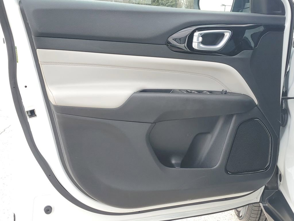 Used 2023 Jeep Compass Limited image 19