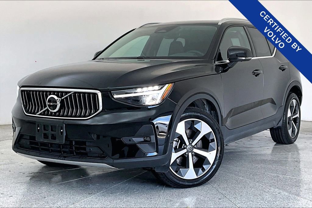 Certified 2025 Volvo XC40 B5 Plus image 16