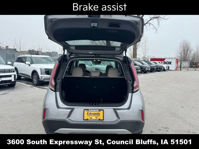 Used 2025 Kia Soul LX FWD image 11