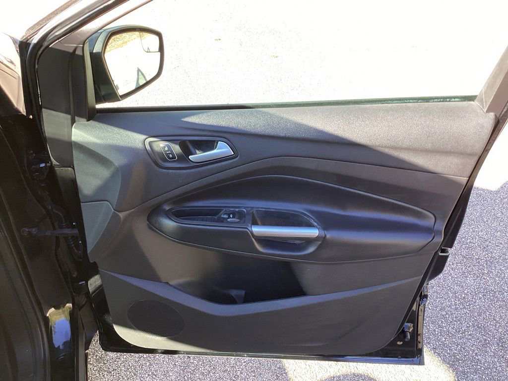 Used 2017 Ford Escape SE image 25