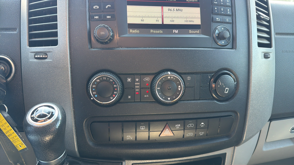 Used 2015 Mercedes-Benz Sprinter 2500 image 16