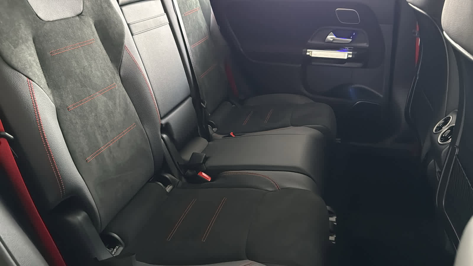 New 2026 Mercedes-Benz GLB 35 AMG 4MATIC image 34