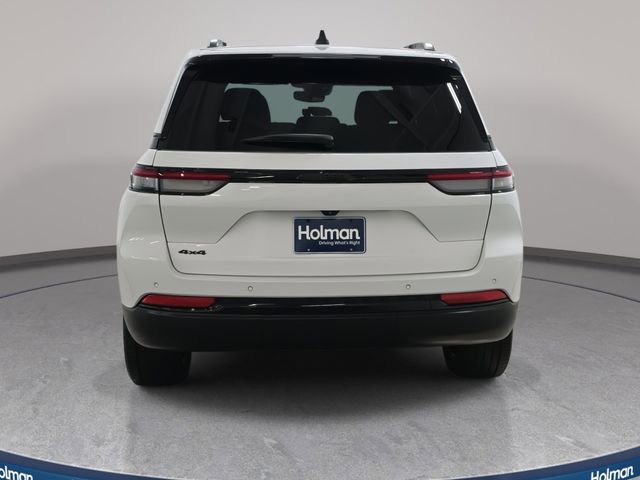 Used 2023 Jeep Grand Cherokee Altitude image 7