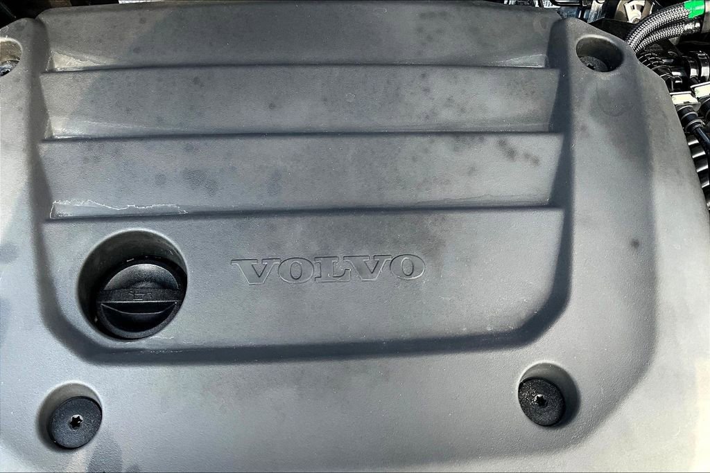 Used 2024 Volvo XC40 B5 Core AWD/4WD image 29