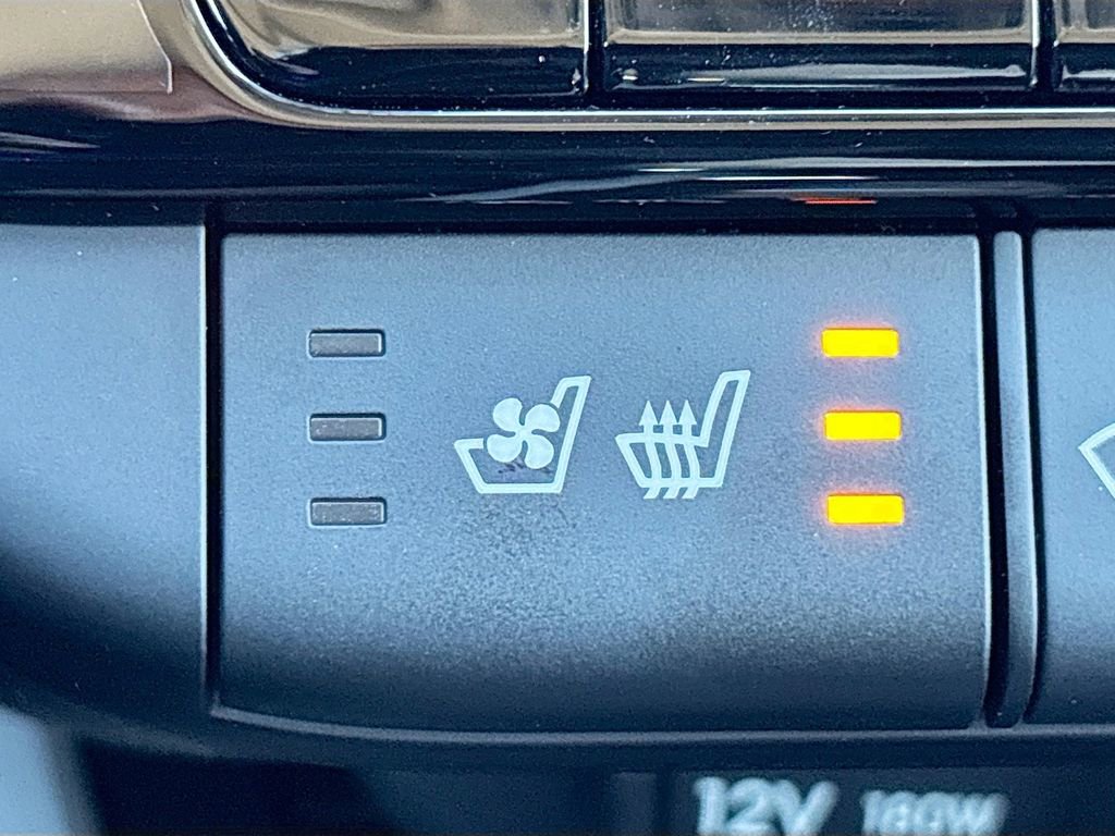 Used 2025 Hyundai Elantra Limited image 21