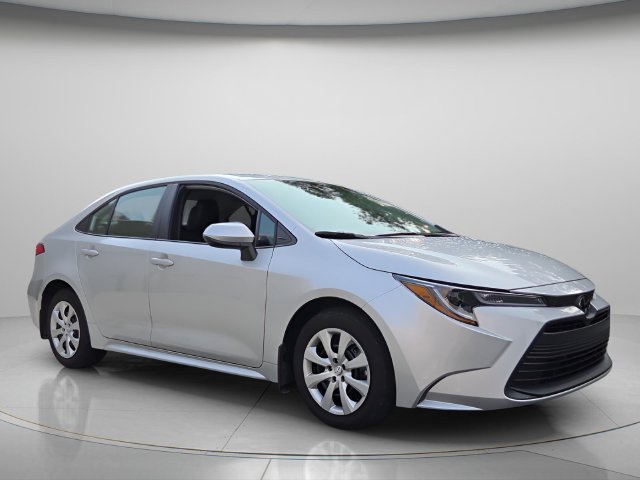 Used 2026 Toyota Corolla LE FWD image 9