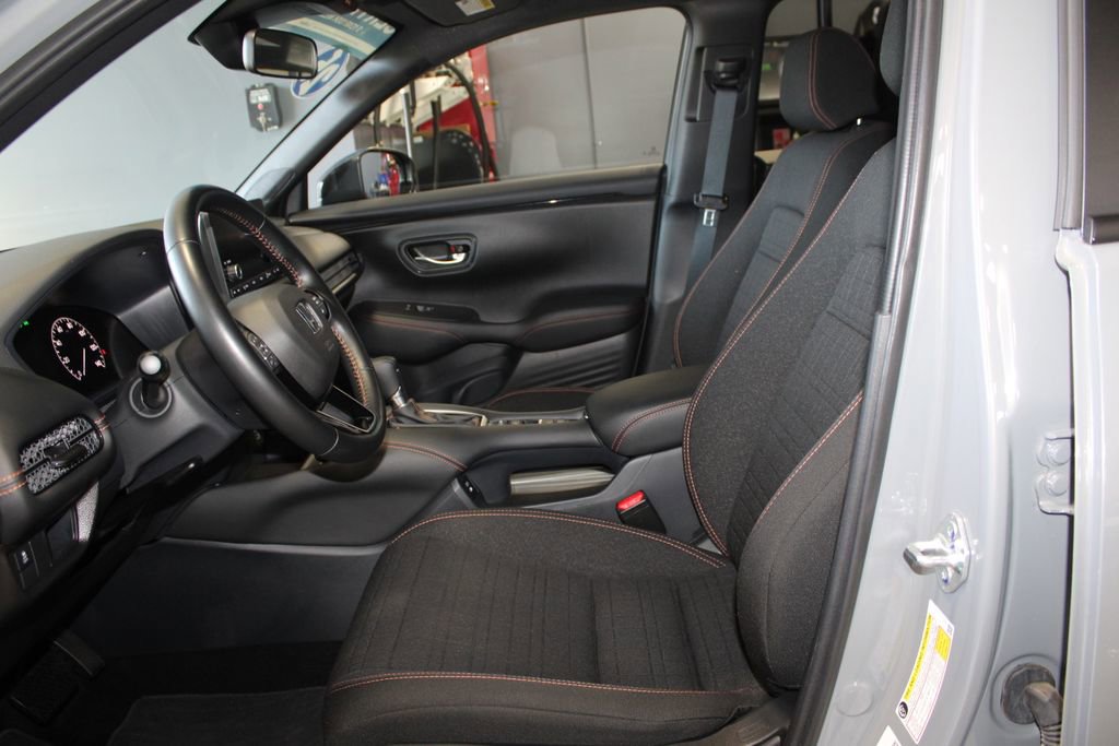 Used 2025 Honda HR-V Sport image 11