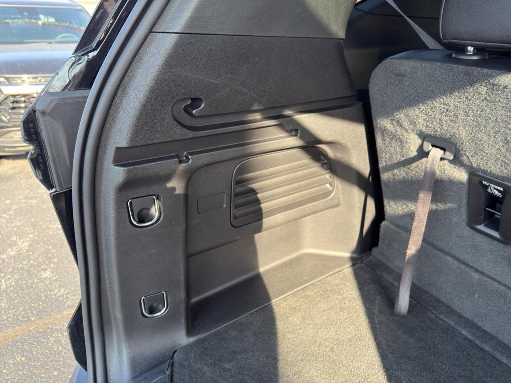 Used 2025 Chevrolet Traverse LT image 50
