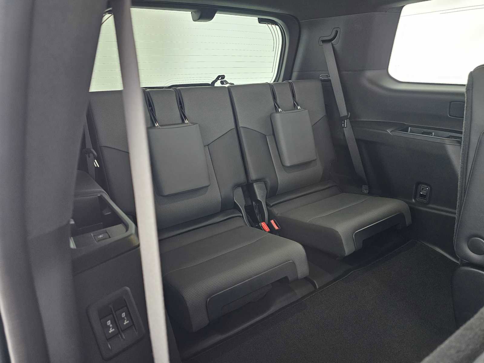 Used 2025 Lexus GX 550 w/ Accessory Package (31) image 13