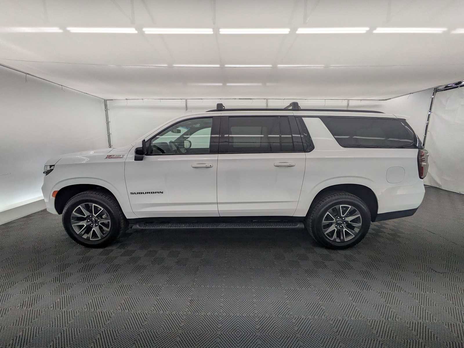 Used 2024 Chevrolet Suburban Z71 AWD/4WD image 3