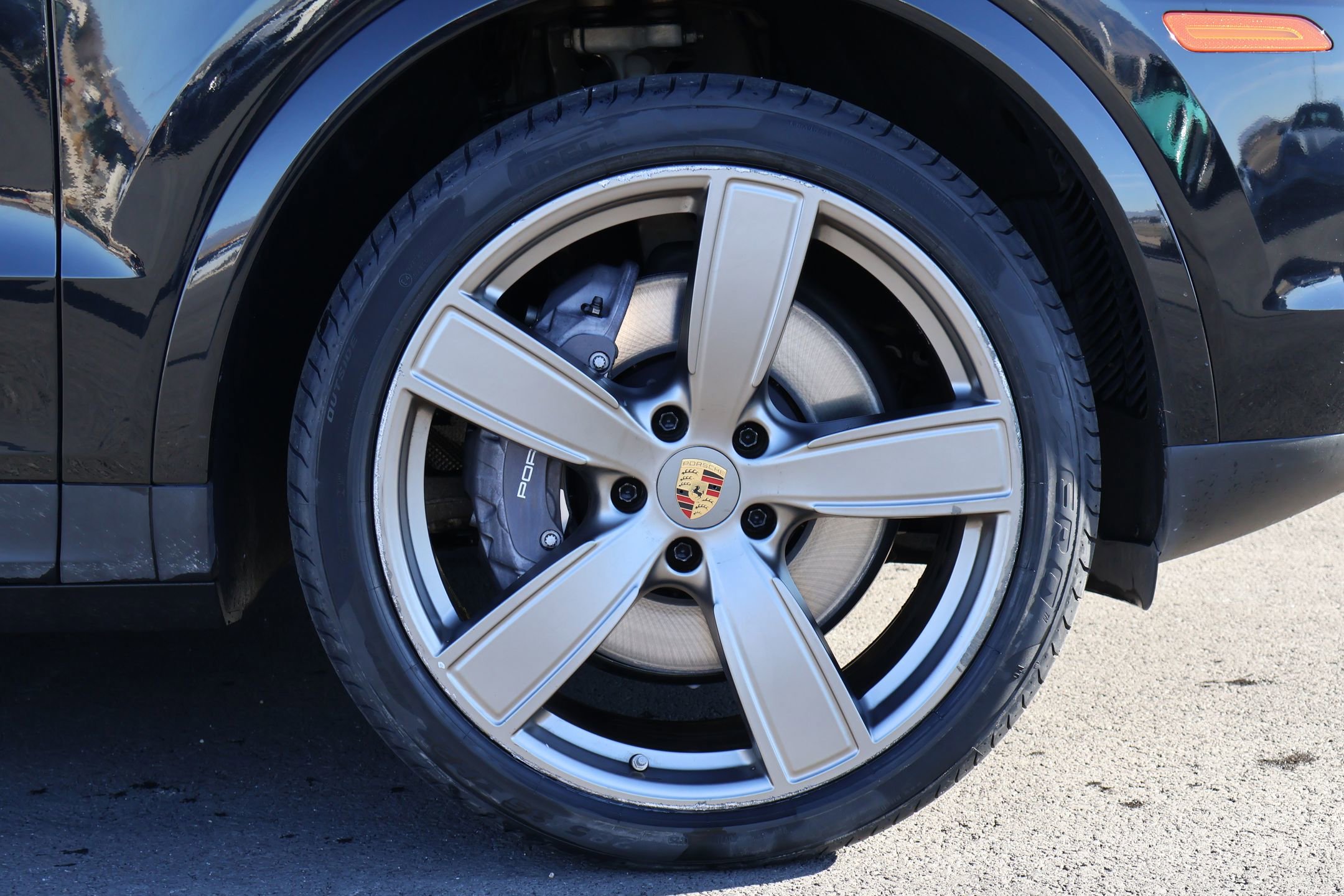 Certified 2023 Porsche Cayenne Platinum Edition image 30