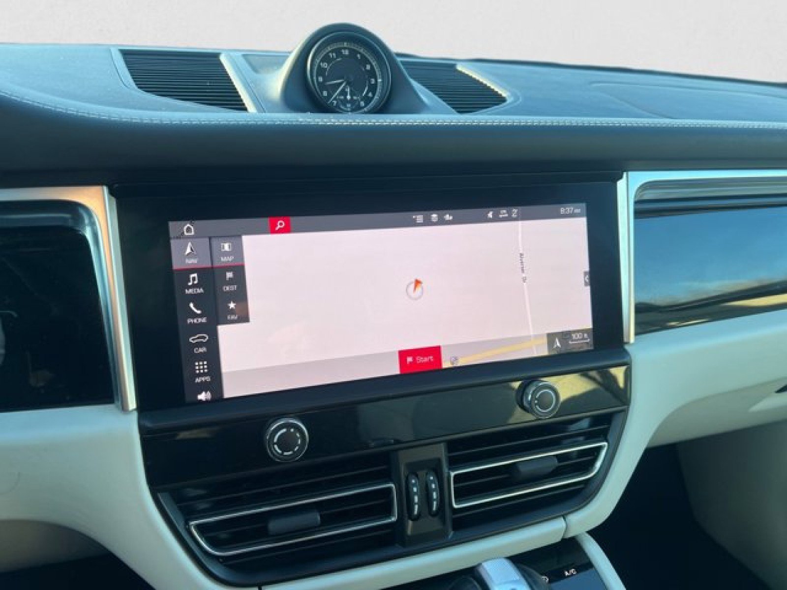 Used 2023 Porsche Macan image 16