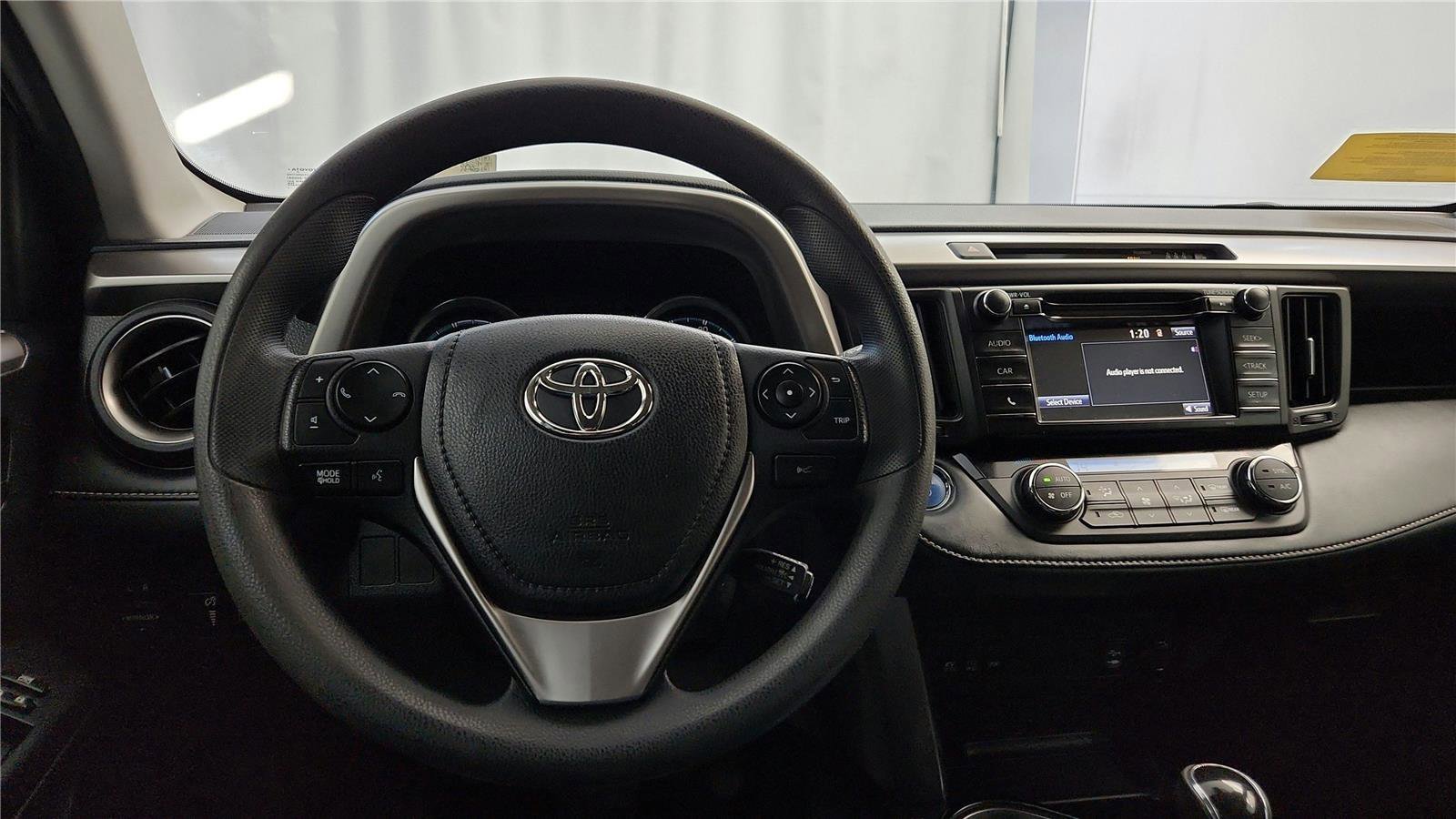 Used 2018 Toyota RAV4 LE image 39