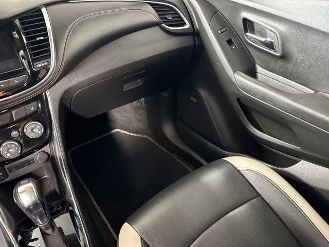 Used 2018 Chevrolet Trax Premier w/ Midnight Edition FWD image 28
