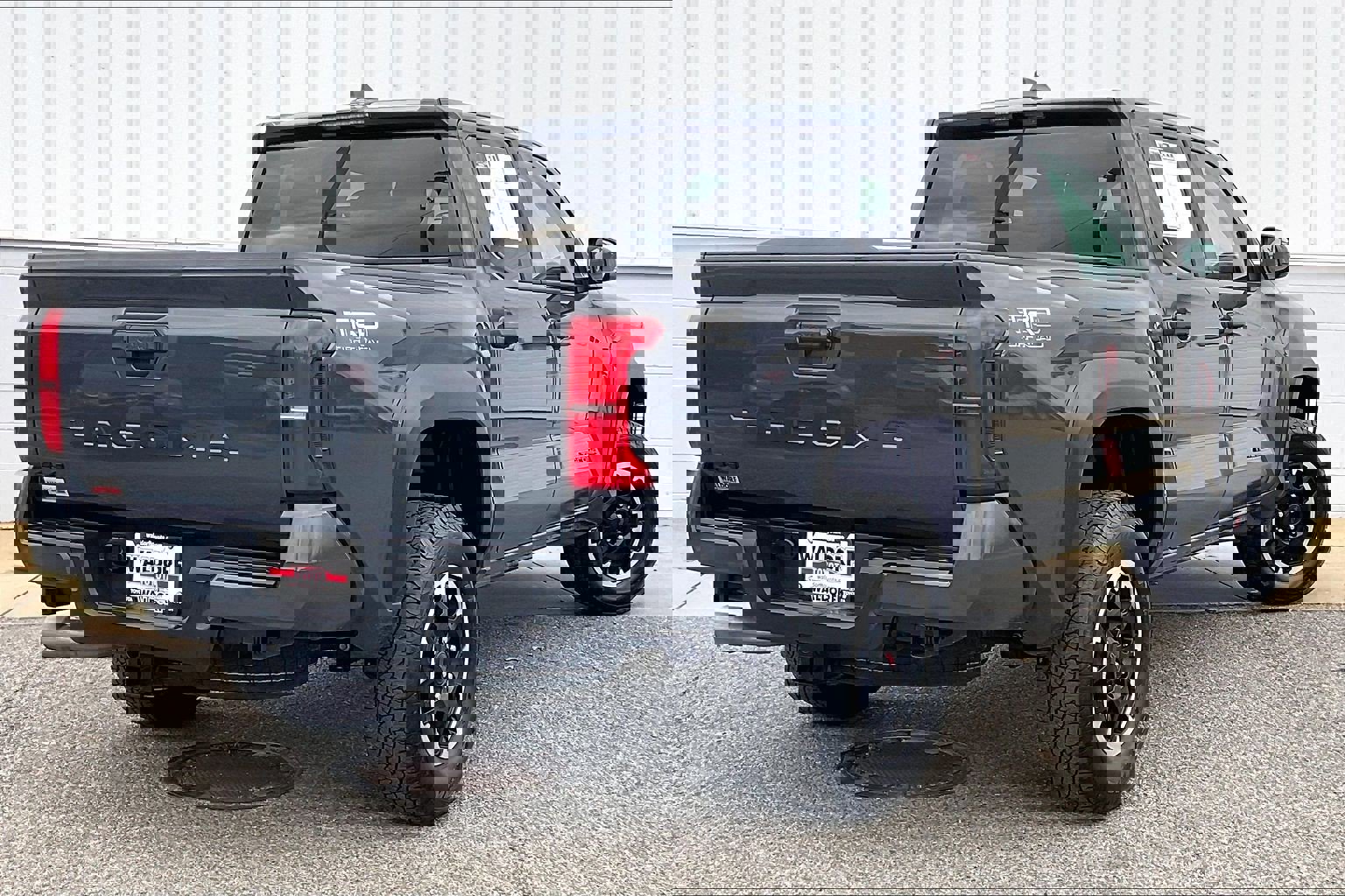 Used 2025 Toyota Tacoma TRD Off-Road image 17