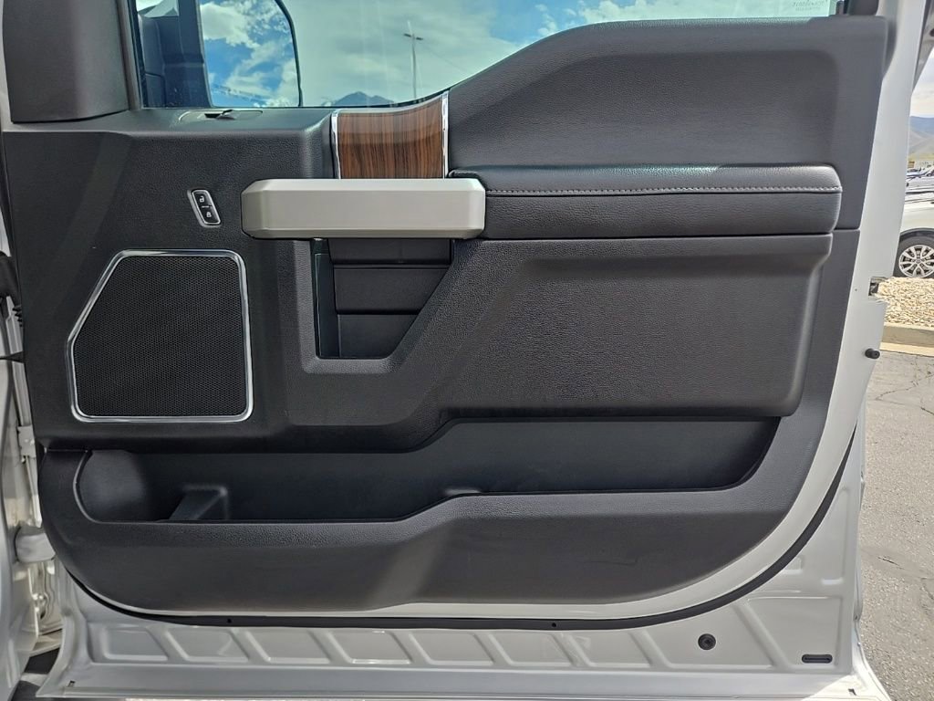 Used 2015 Ford F150 Lariat w/ Equipment Group 502A Luxury AWD/4WD image 47