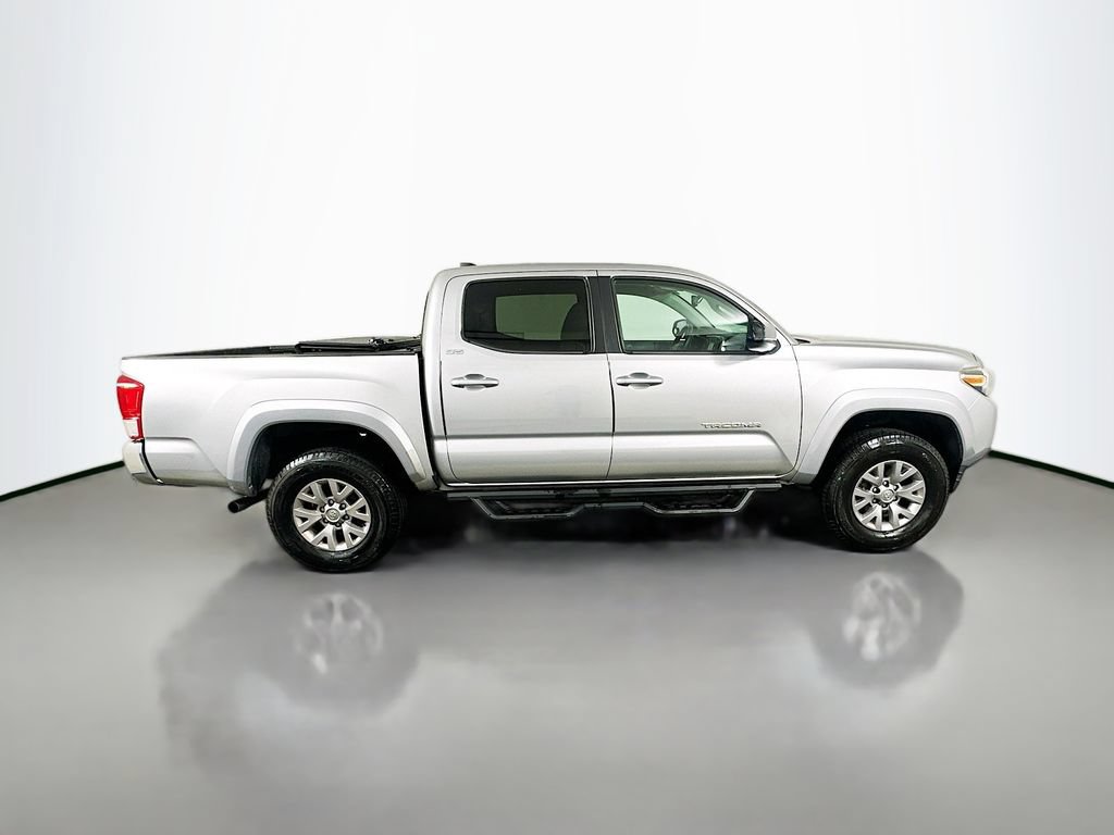 Used 2017 Toyota Tacoma SR5 w/ Tow Package RWD image 4
