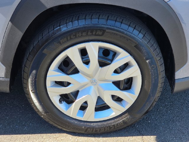 Used 2025 Toyota Corolla Cross L FWD image 9