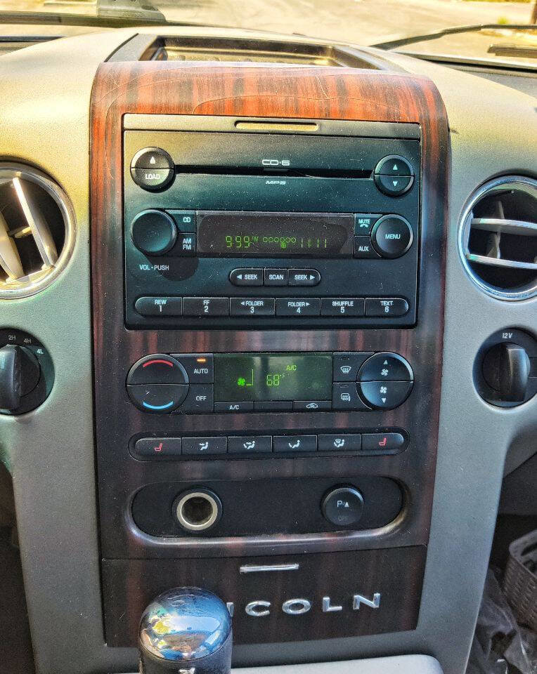 Used 2006 Lincoln Mark LT 4x4 image 12