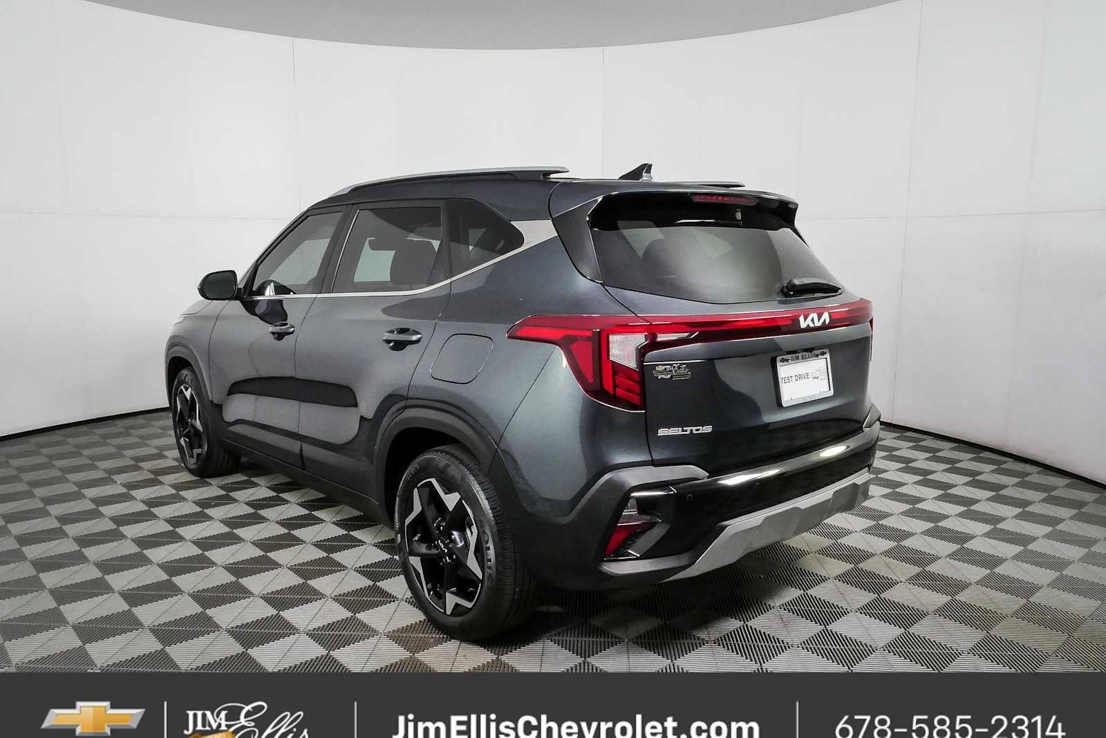 Used 2025 Kia Seltos EX FWD image 27