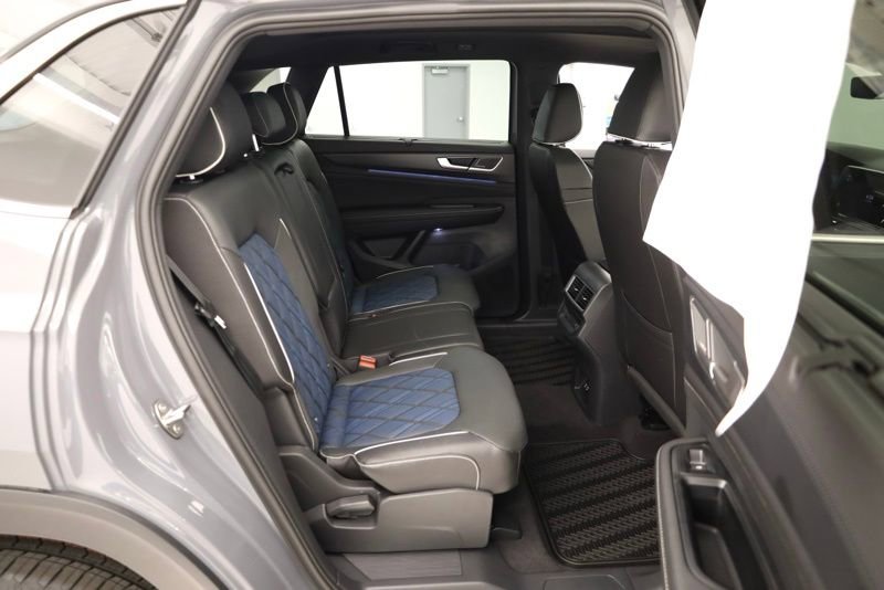 New 2026 Volkswagen Atlas Cross Sport SEL Premium R-Line image 37