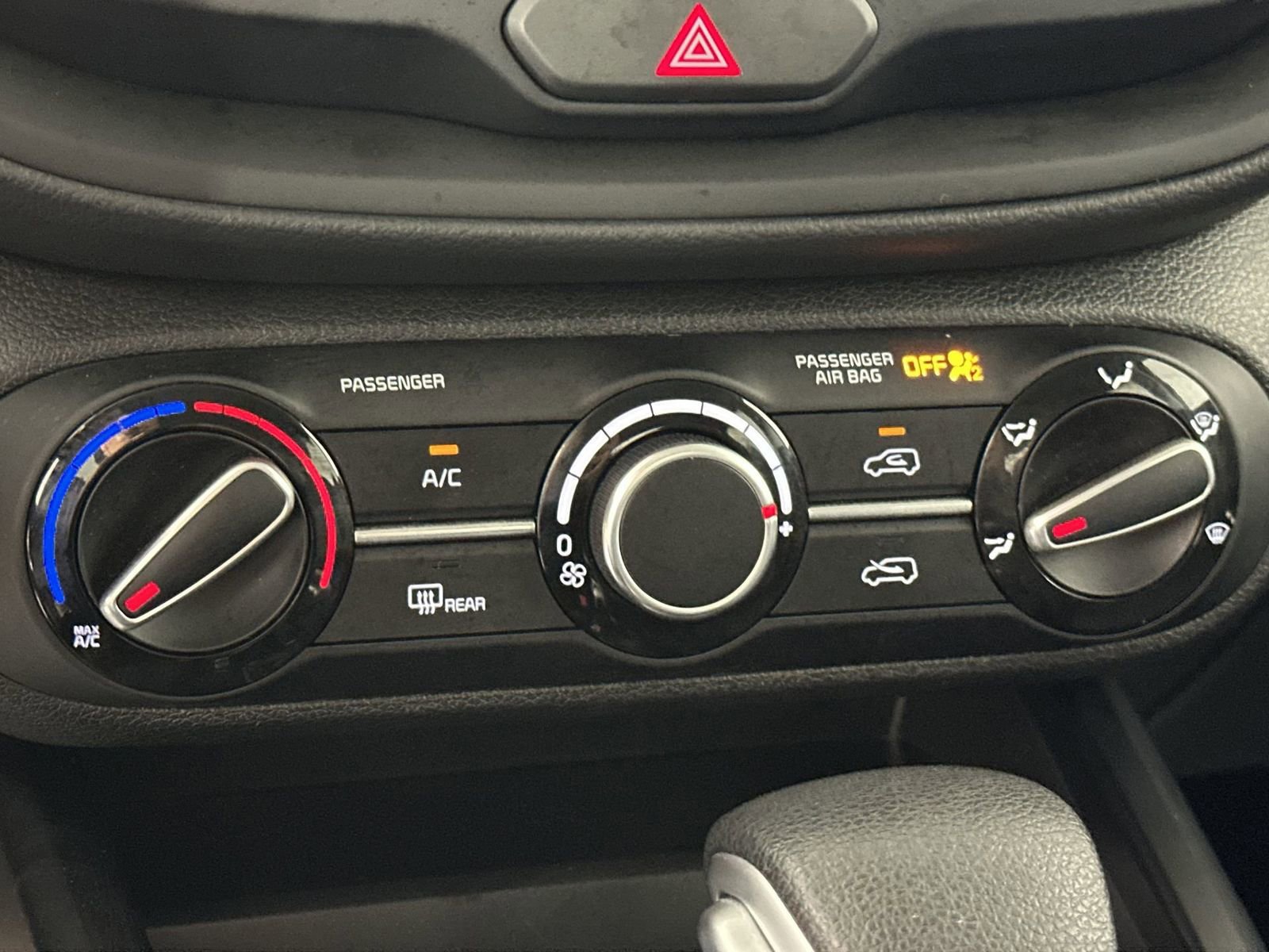 Used 2025 Kia Soul LX w/ LX Technology Package FWD image 19