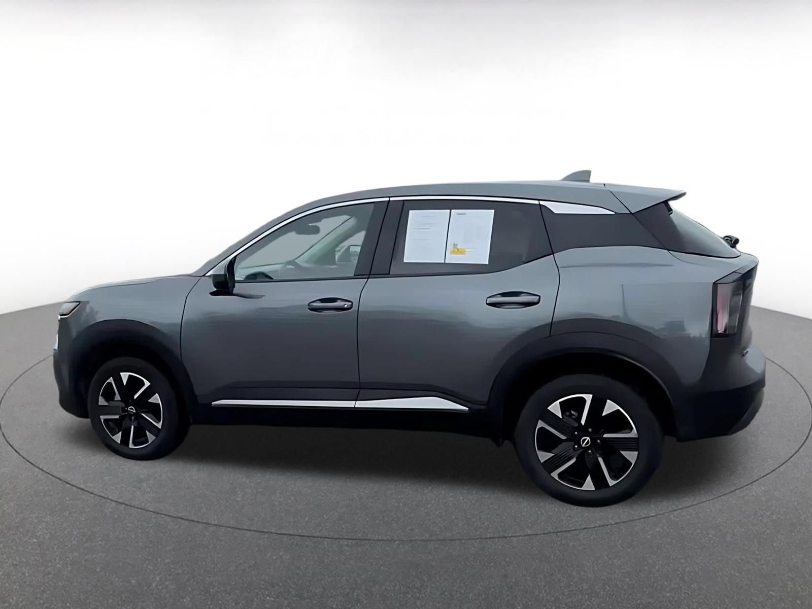 Used 2025 Nissan Kicks SV AWD/4WD image 11