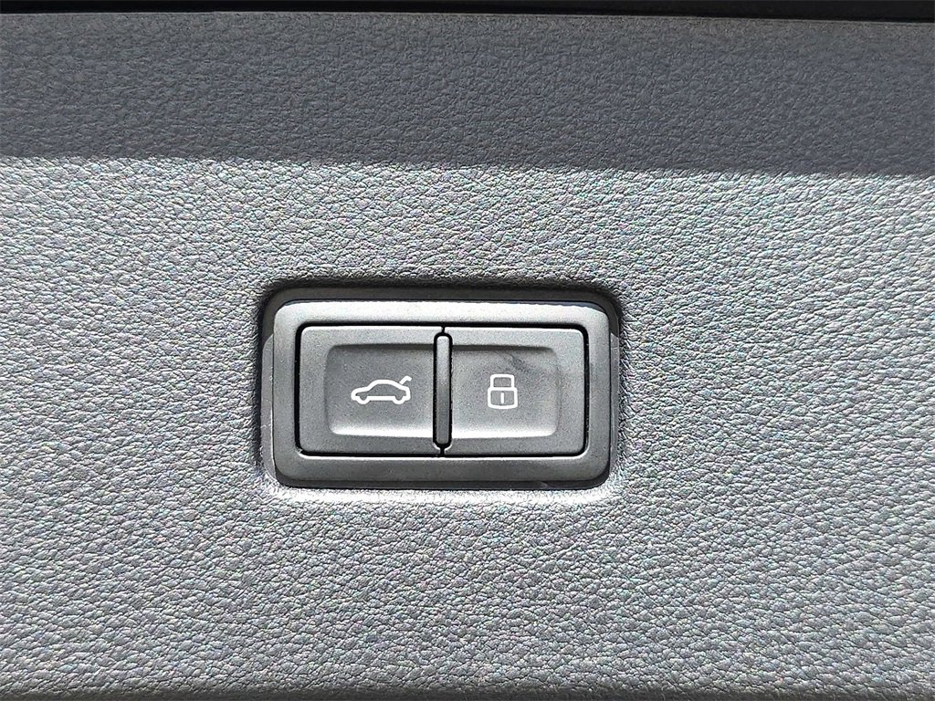 Certified 2025 Audi SQ8 Premium Plus image 13